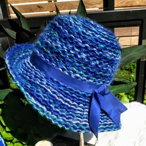 Vintage soft knit wool unique hat with brim bl/grn